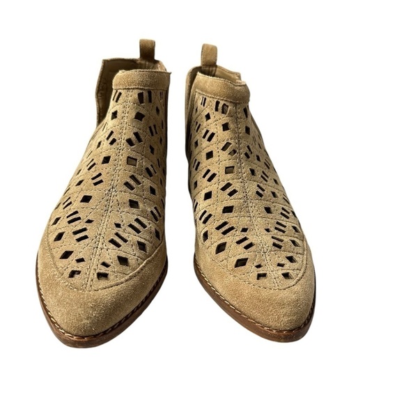 Gianni Bini Leather Upper Cutout Beige Bootie Women’s Size 7 M - Picture 7 of 16